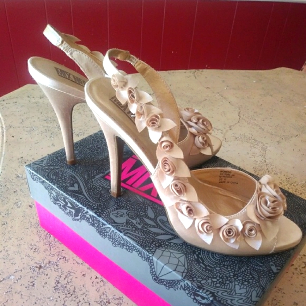 Champagne Roses sling back pumps NEW